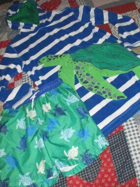 Mini Boden Toweling hoodie & Swim trunks Sea Turtles Boys 8-9